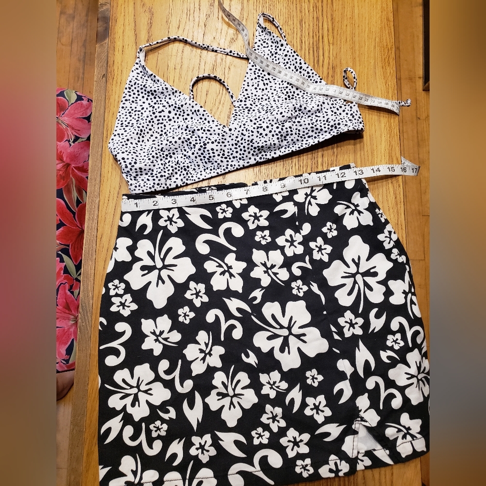 Sexy summer XS  mini with medium crop top black n white